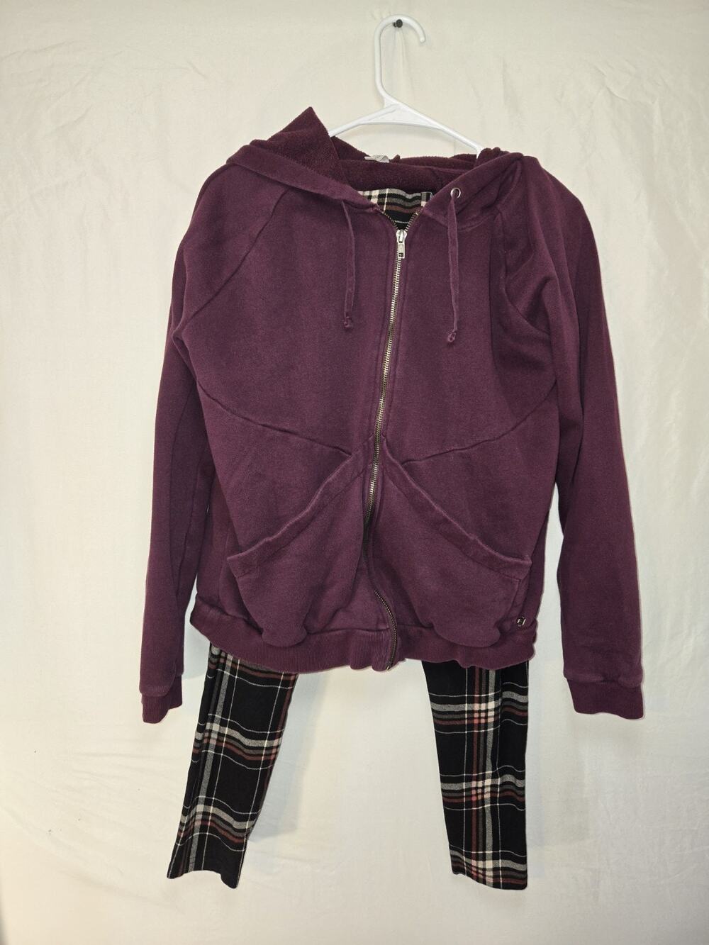Curated Outfit Fabletics 1X Plum Zip Sweatshirt Torrid Size 1X Plaid Leggings